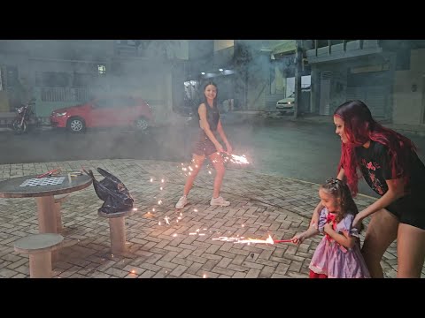 Eu e Meus 6 irmãos soltando Fogos De Festa Juninas - viva sao joao