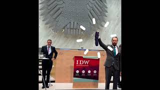 Stefan Wirkus Moderation mit Cartoons im alten Deutschen Bundestag 2022