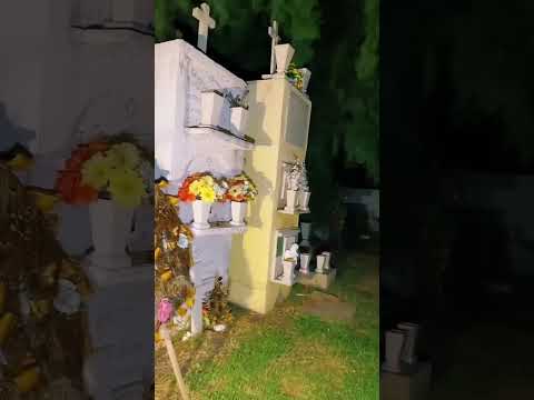 Exploramos cementerio de noche y escuchamos cosas aterradoras...