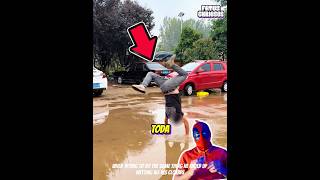 ELE SÓ NÃO QUERIA MOLHAR SEU TÊNIS 😂