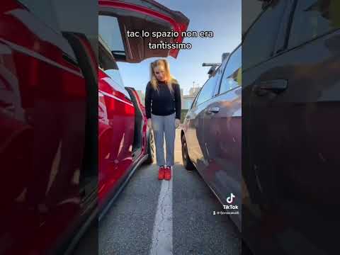 Nessuna macchina รจ stata rigata ๐คฃ #tesla