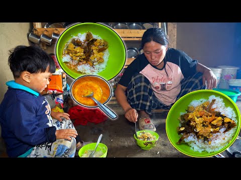 Jina Cooking egg Curry & rice II Jonson having meal with mom