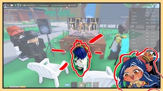 Surrounded in Roblox Karaoke! 😲