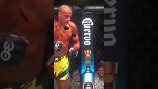 Beautiful KO by #edsonbarboza #ufc #ufcfightnight #quarantillo #maxholloway #maincard #KO