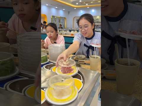 Tại Út cũng thích ăn thịt bò nữa Kỳ ơi /ÚtKha_nè #shortvideo #giaitri  #haihuoc