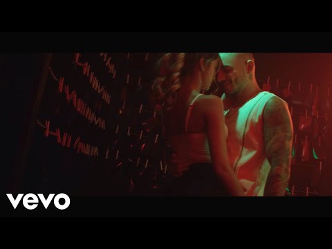 Maluma - Te Robo Los Besos (Music video)