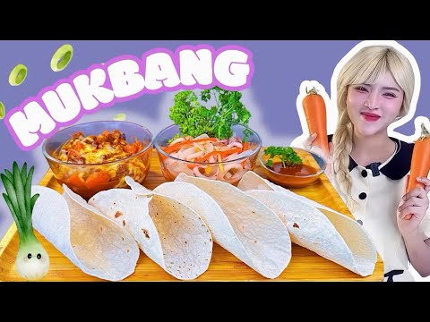 Tóc Vàng mukbang bánh tacos