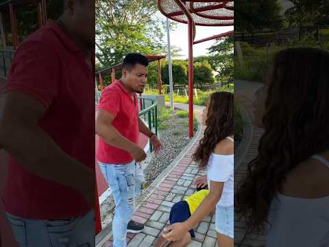 Este padre pierde a su hija por ayudar al niño😱😱