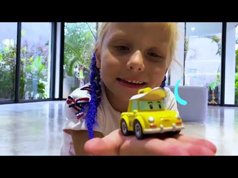 Alicia y su historia con juguetes nuevos para la pequeña Eva con papá