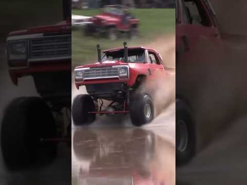 Lil Red Express Screaming Across The Pit! Louisiana Mud Fest