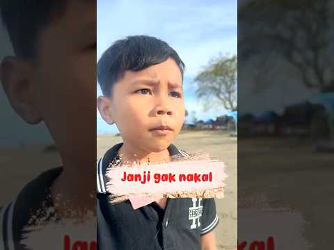 Adek janji mandi di pinggirnya aja, gk boleh mandi ke tengah nanti tenggelam