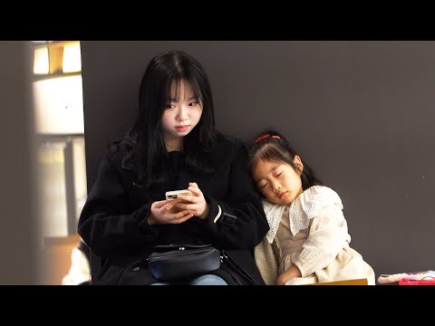 도서관에서 낯선 아이가 어깨에 기대 잠든다면? 2