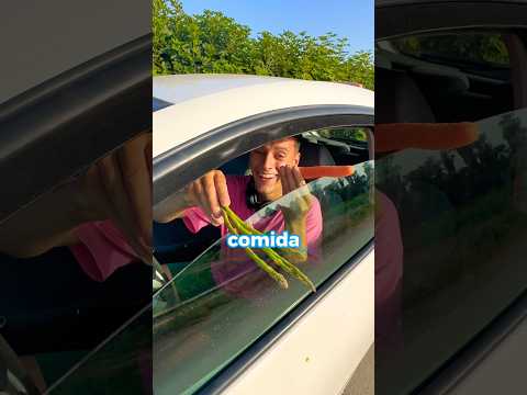 CUANTA COMIDA PUEDE ROMPER LA VENTANA DE MI COCHE ? ? #shorts