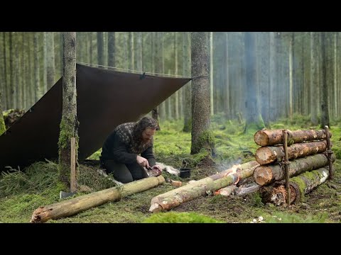 3 days solo bushcraft trip - new homemade axe, canvas tarp, roast over camp fire, reindeer skin etc.