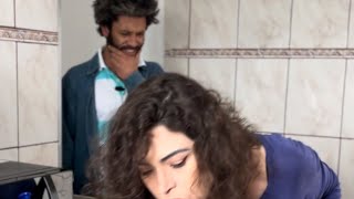Chefe milionário e malicioso recebe o que merece...