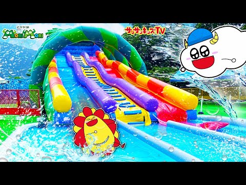 【プール】大量のウォータースライダーで水遊び！遊園地で夏休みを満喫！水鉄砲・おでかけ・子供向け知育教育★サンサンキッズTV★