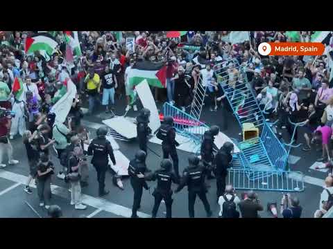 YouTube video thumbnail: Vuelta Cycle Race Ends Early After pro-Palestinian Protests, Clashes