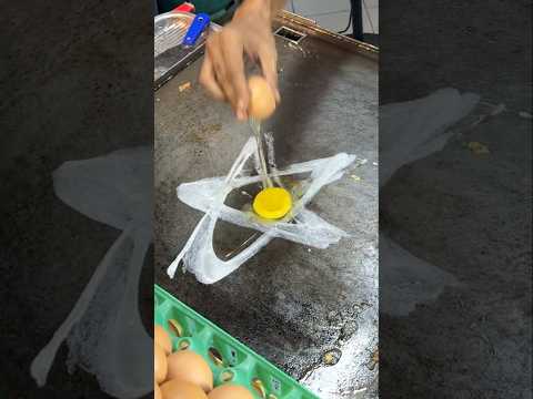 A Burger Drawn with Eggs?! Street Food Art in Action!
