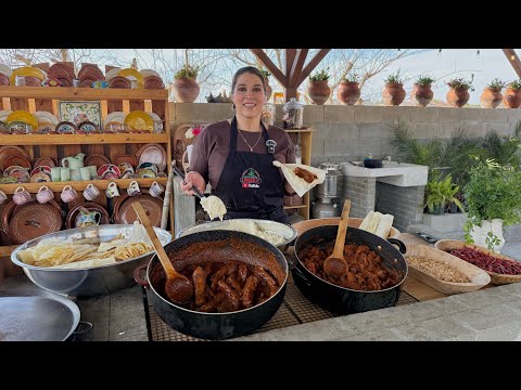 TAMALES DE COSTILLA EN CHILE ROJO Y DE CHICHARRON!