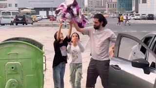 رجل اراد ان يرمي الفراش في القمامه ولكن طفلتان تمنع الرجل من رميها وسبب كان جدا صادم! شاهد ماذا حصل