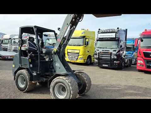 Giant V452T 3585 uren - Wiellader - Landbouw Kenteken - Vangmuil - Grondbak - Non-Marking Banden | Machines | Minilader