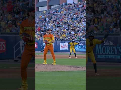 “Pitcher’s Got a Big Butt!” Rookie of the Year Live Parody #savannahbananas #bananaball #baseball
