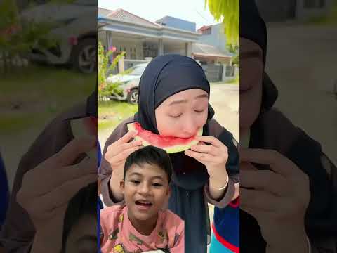 Lomba makan kilat #asmr #shortvideo #funny #greenscreen #kucing #trending #viral #lebaran #shorts