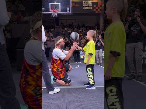 Когда никто в зале не ожидал от тебя такого 😃 #tricks #streetball #freestyle #dimavasilov