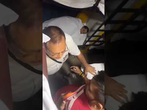 आज गलत टीटी से पंगा ले लिया भाई ने train se utar diya#shortsfeed #shorts #train #railway #news