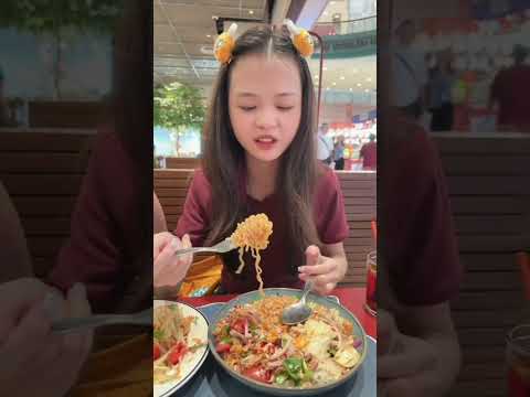 วิธีทานยำของลูกสาว😊 #เอมี่ #theamyfamily #บ้านฉัน #แม่โม #thedragger