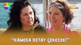 İş birlikçi Seyhan, Hülya Koçyiğit ile teknede röportaj yapıyor! | Demet Akbağ ile Çok Aramızda