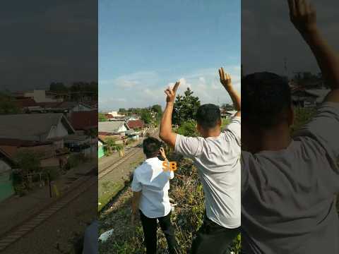 Minta Kobong Sama Masinis Malah Dikasih Beneran 🤣 #cc201 #keretaapikita #kobong #masinisramah #short
