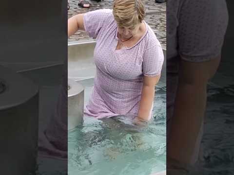 WinSWIM #128 Ice BATH in bikini 袣袪袝些袝袧袠袝 del BAUTISMO de BATISMO EPIPHANY #swimming #coldwater #pool