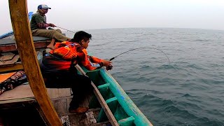 Detik detik joran di tarik ikan besar!! Langsung melengkung