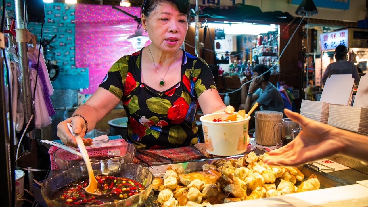 Raohe Night Market in Taipei: MUST-EAT Taiwan Street Food - Pepper Pork Buns & Bone Soup