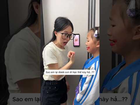 Cô gái bị đuổi về vì đánh son