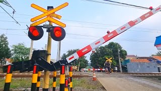 Sudah Normal! Perlintasan Kereta Api KRL Kampung Kandang | Palang ALKMAAR Lampu Unik