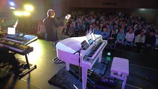 Konzertausschnitte "Udo singt Udo Jürgens Welterfolge" im Emschersaal in Holzwickede