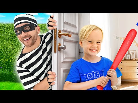 كريس يبقى وحيدًا في المنزل - قصة للأطفال