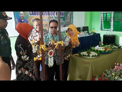 Peresmian Laboratorium Kimia : Pemotongan Pita
