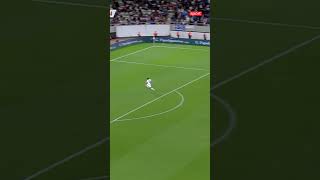 Hojlund firma il terzo gol della Danimarca