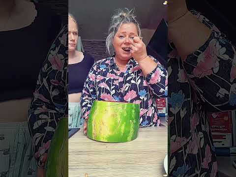 Momโs stealing food!!look at my momโs reaction ๐๐๐#funny #youtube #funnyvideo #usa #funnyprank