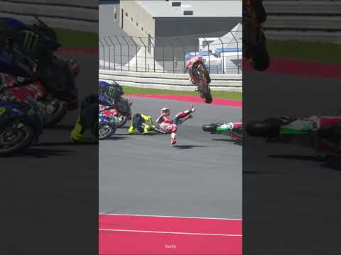 Marquez tabrak Rossi hingga terjatuh hebat??