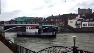 How to Skipper a tug under Windsor Bridge