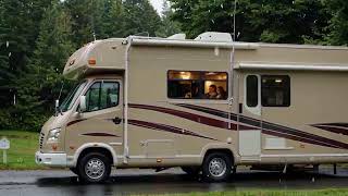 RV on rainy days  decompress and help sleep。#rvlife #rv