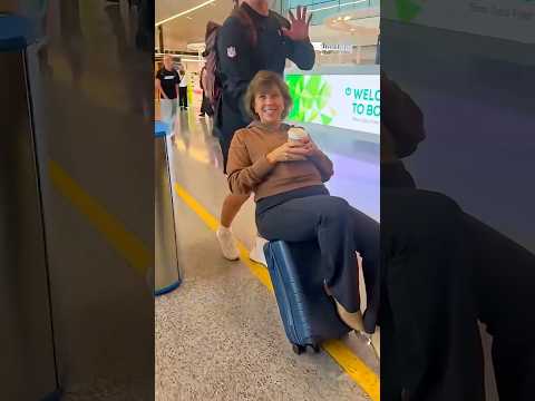 Ma cosa sta combinando quest’uomo?! 😲🧳