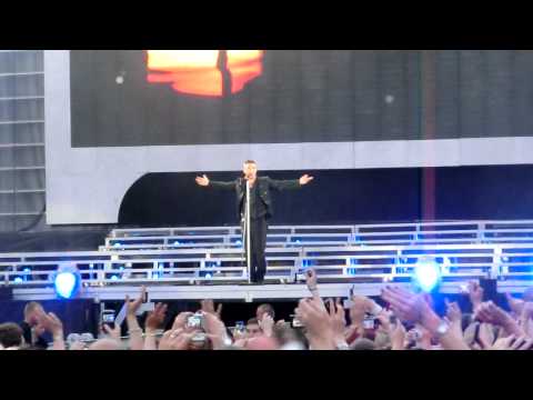 Progress Live 2011: Robbie Performs Angels At Manchester (3 June)