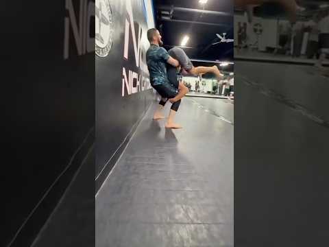 😳😂 ISLAM MAKHACHEV ALMOST PILE DRIVES TRAINING PARTNER AHEAD OF UFC 322 WELTERWEIGHT TITLE FIGHT