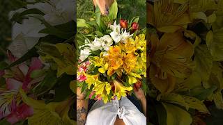 Ganhar flores é bom, mas recebê-las junto com um anel lindo em forma de girassol é melhor ainda! 🌻💍