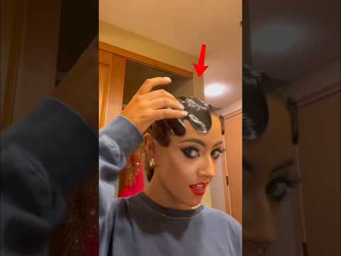 O cabelo dessa mulher está com super bonder